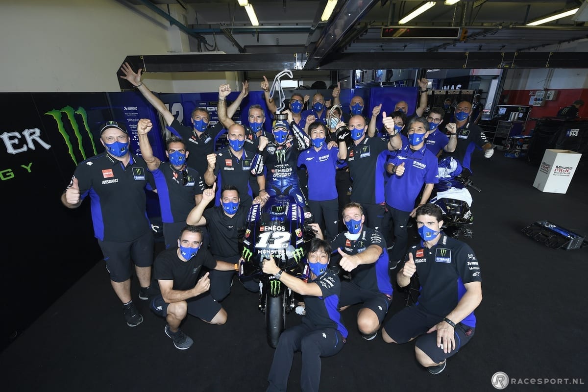 yamaha-motogp-pitbox