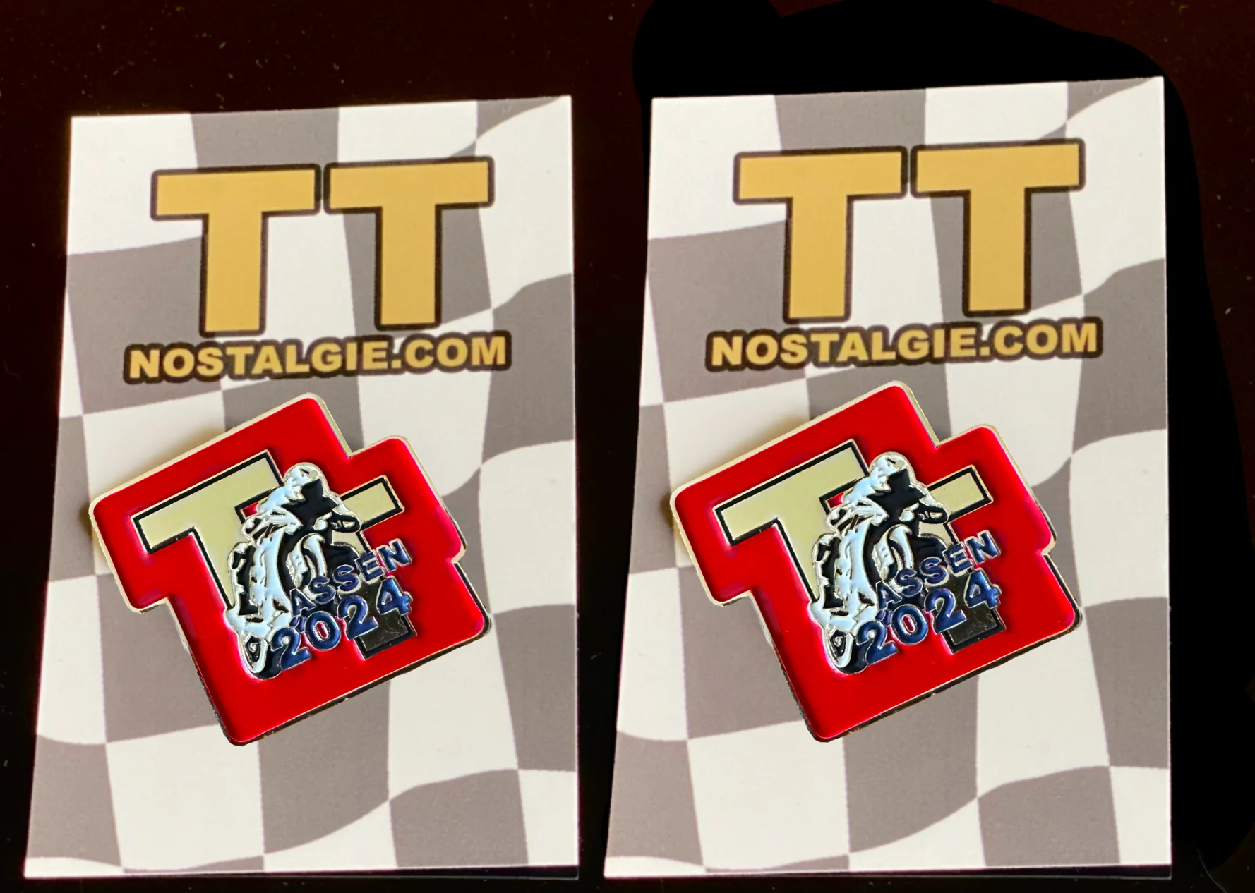 Set 2x 2024 TT pins emaille Racesport.nl