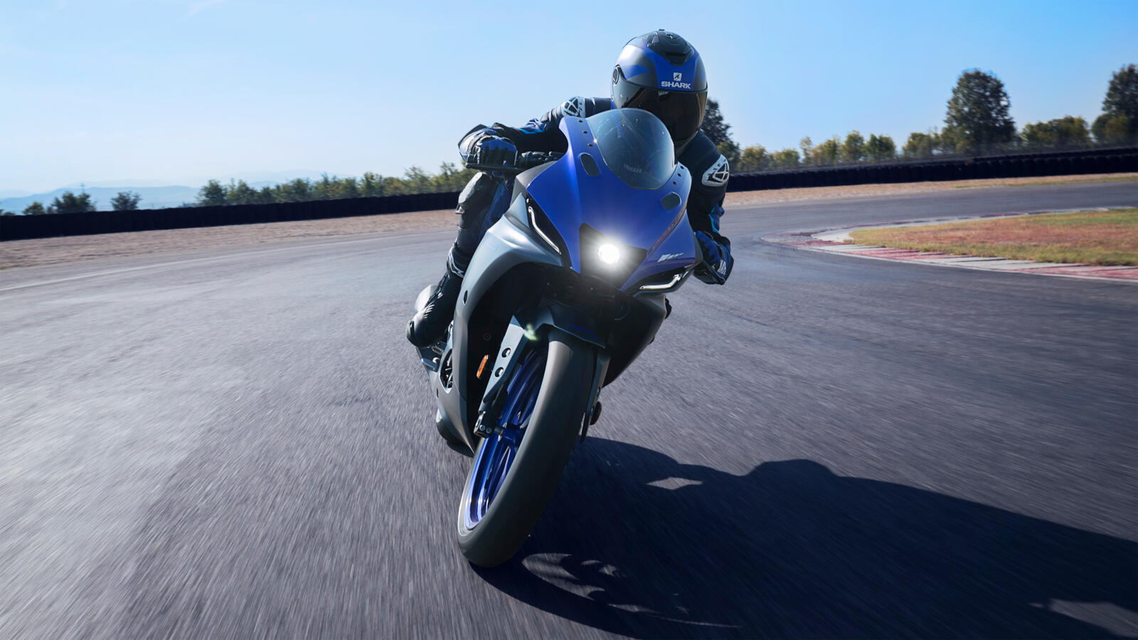 2023_YAM_YZF-R125_EU_DPBMC_ACT_009_03_preview