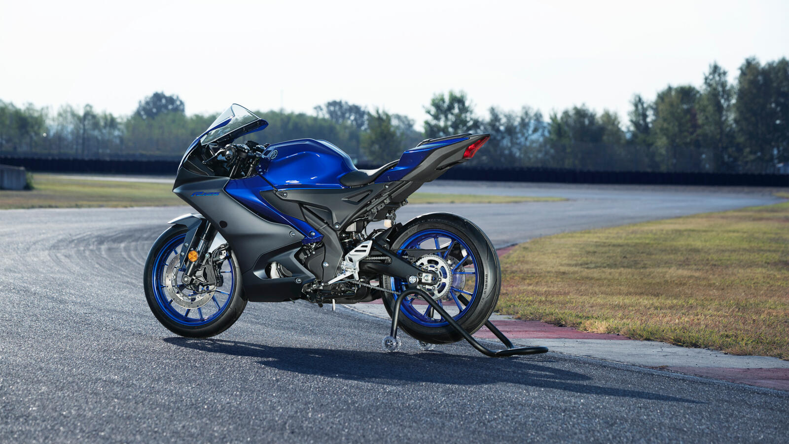 2023_YAM_YZF-R125_EU_DPBMC_STA_005_03_preview