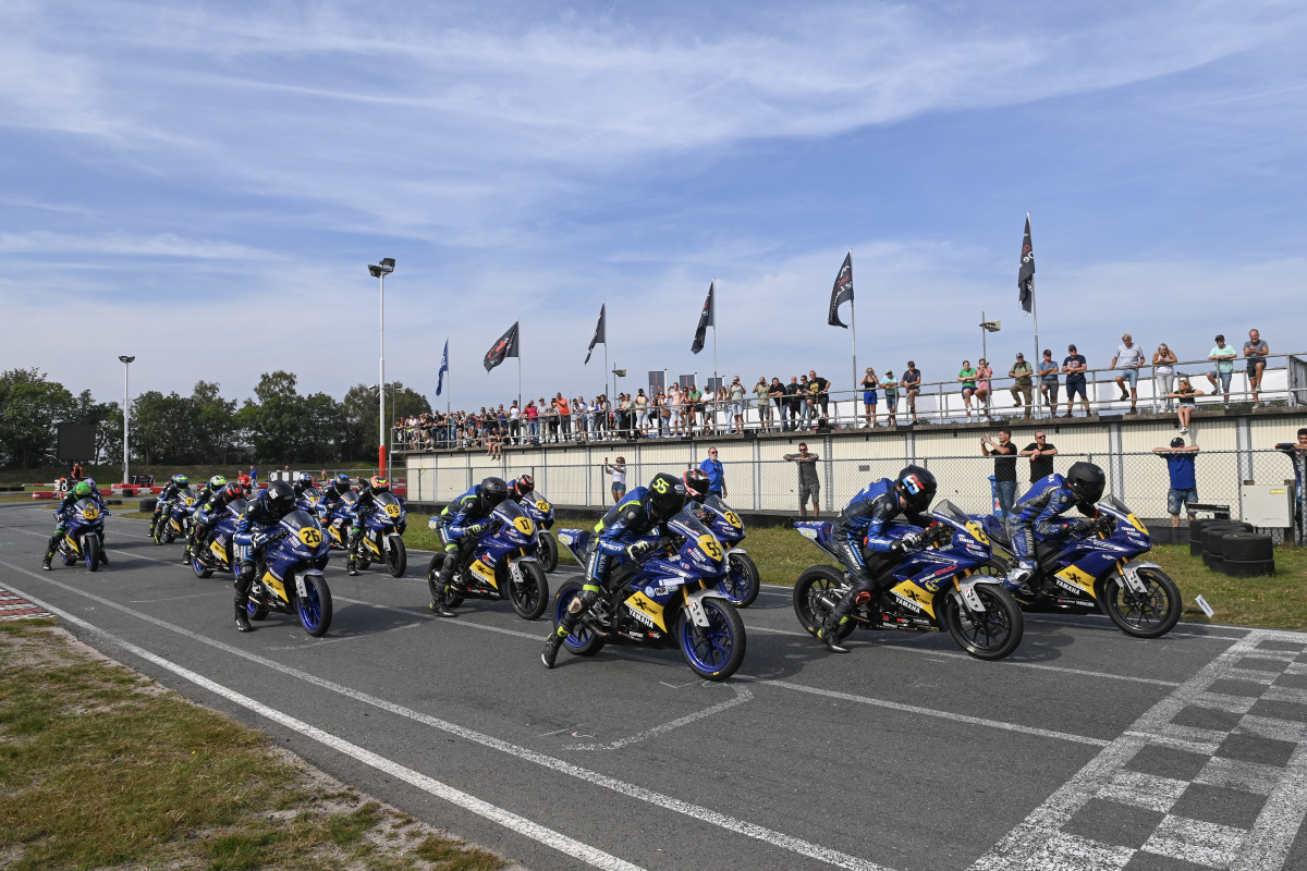 Yamaha R125 Cup powered by KicXstart