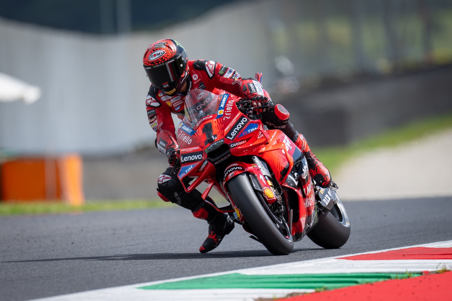 Francesco Bagnaia venerdì al Mugello su un passo solido, Alex Rins secondo