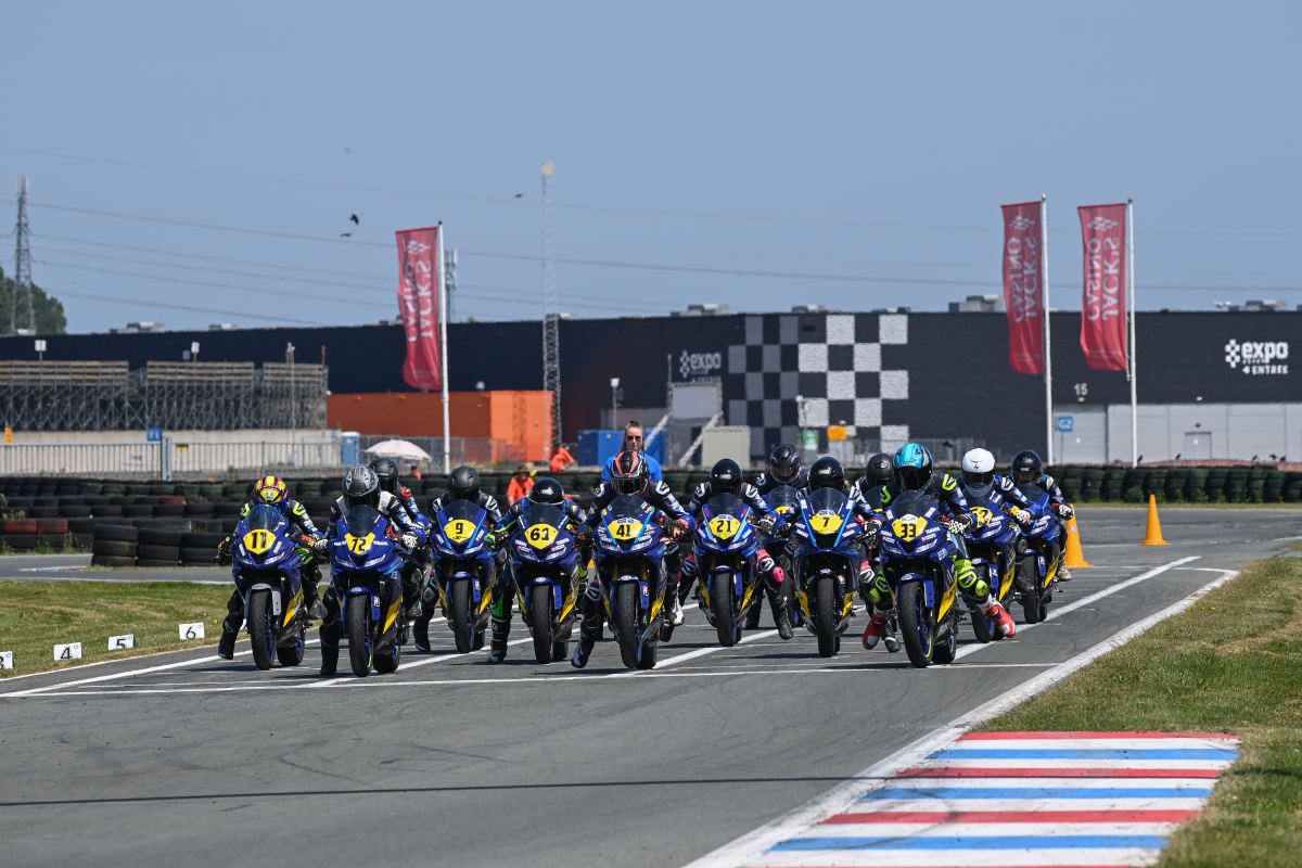 Yamaha R125 Cup powered by KicXstart: Luca van der Velde zegeviert in zonnig Assen