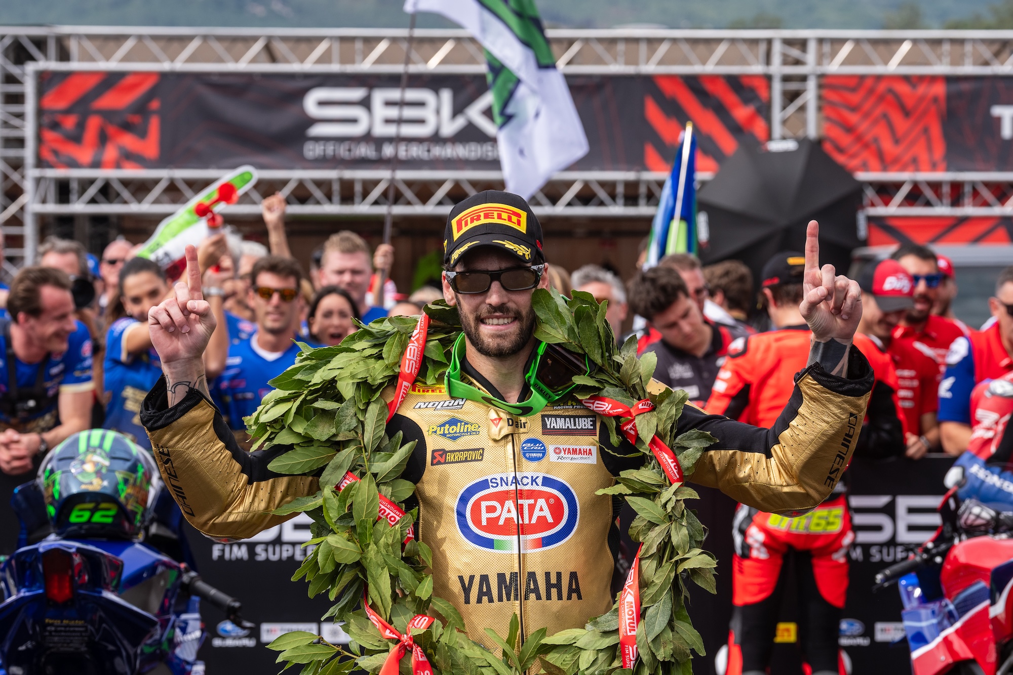 Stefano Manzi wint en kroont zich tot WorldSSP-wereldkampioen in Estoril