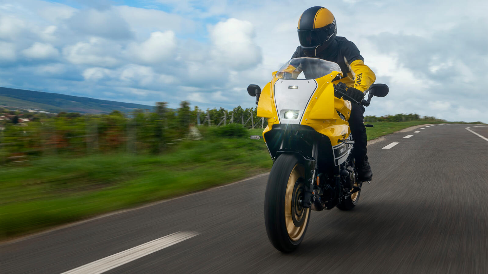 2026_YAM_XS850GP_EU_LRYS1_ACT_011_03_preview