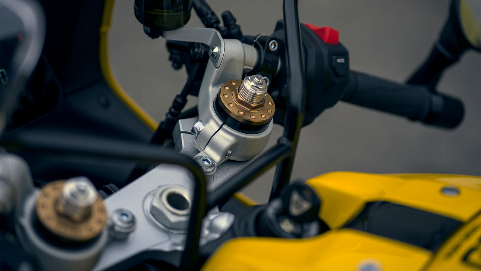 2026_YAM_XS850GP_EU_LRYS1_DET_004_03_preview