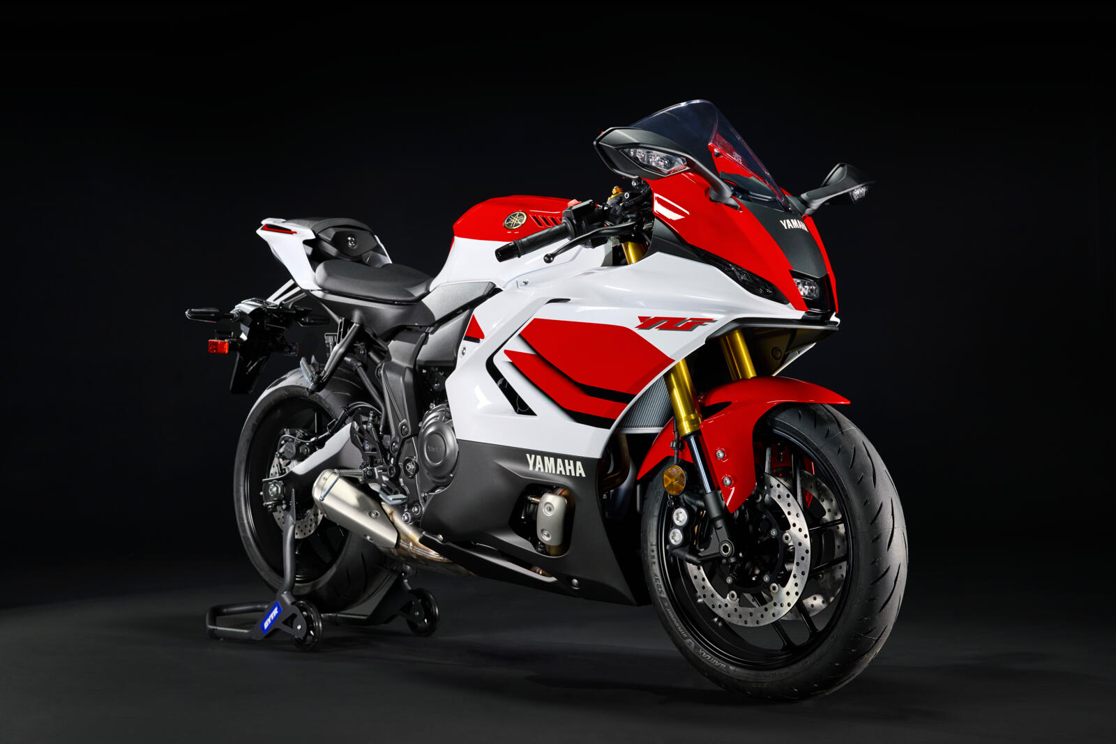 2026_YAM_YZF700R7_EU_BWP1_DET_002_03_preview