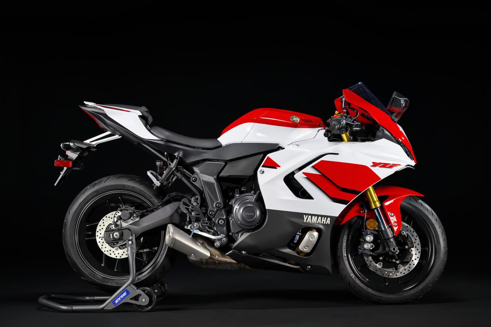 2026_YAM_YZF700R7_EU_BWP1_DET_005_03_preview