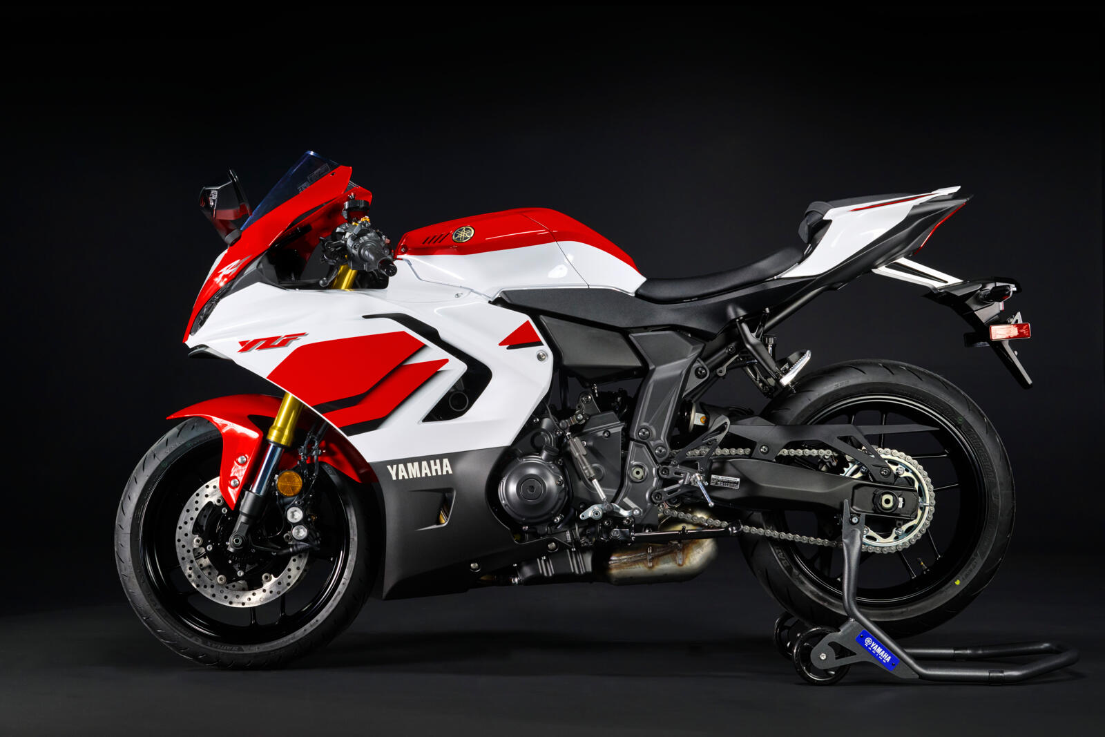 2026_YAM_YZF700R7_EU_BWP1_DET_006_03_preview