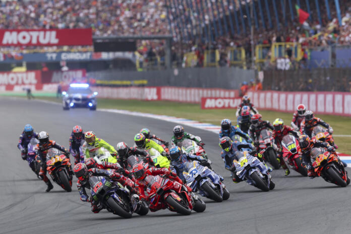 MotoGP start in Assen | foto© MotoGP