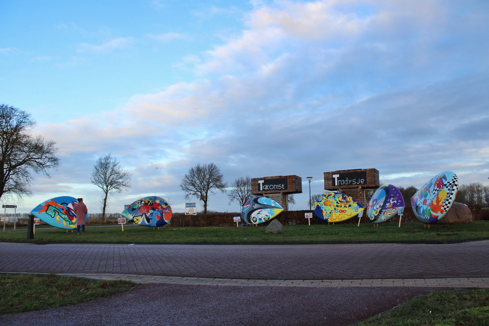 Nachtdravers stelen show met TT-stunt: zes kunstwerken ‘ontvoerd’ naar Donkerbroek