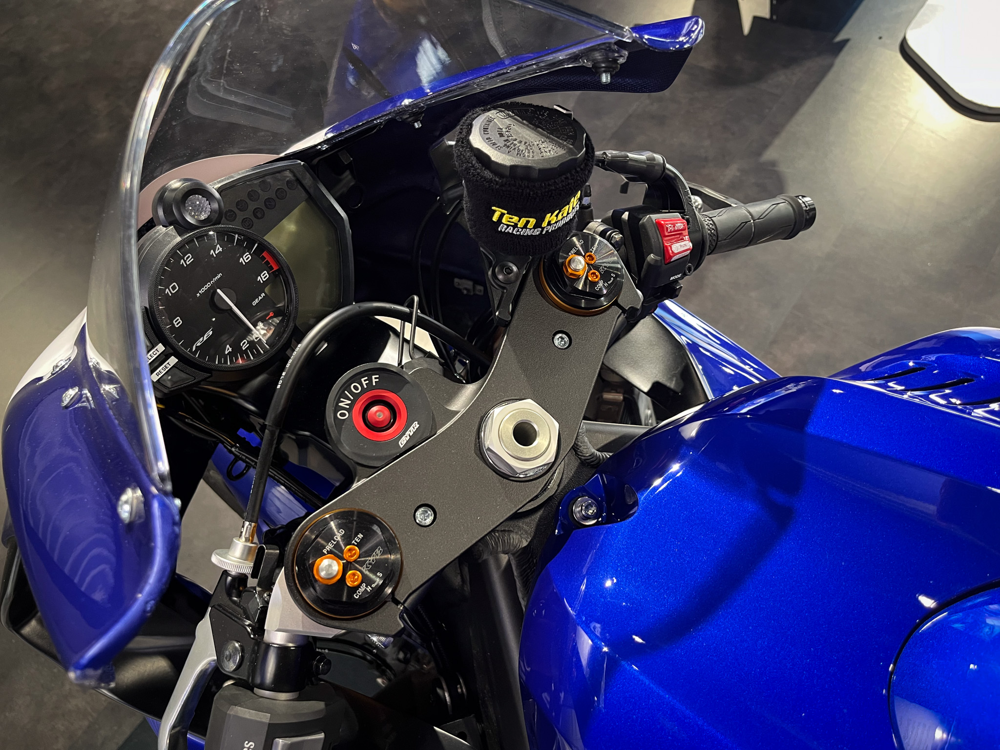 Crossplane YZF-R6 Horizontal-05