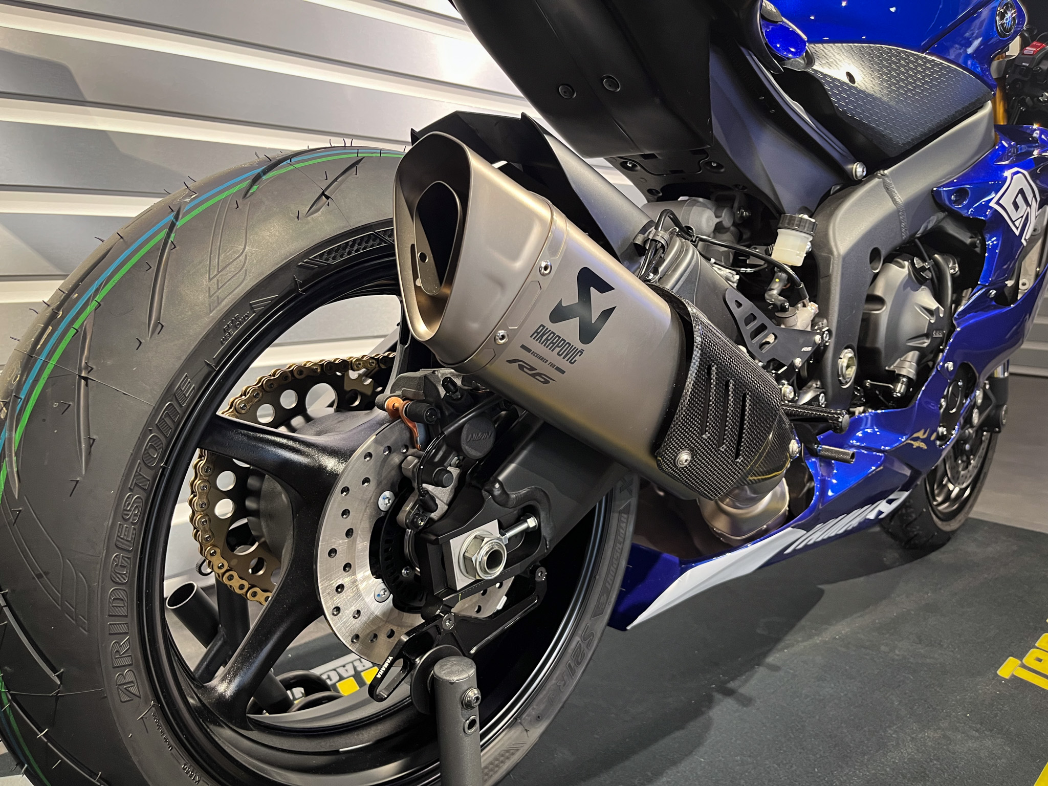 Crossplane YZF-R6 Horizontal-10