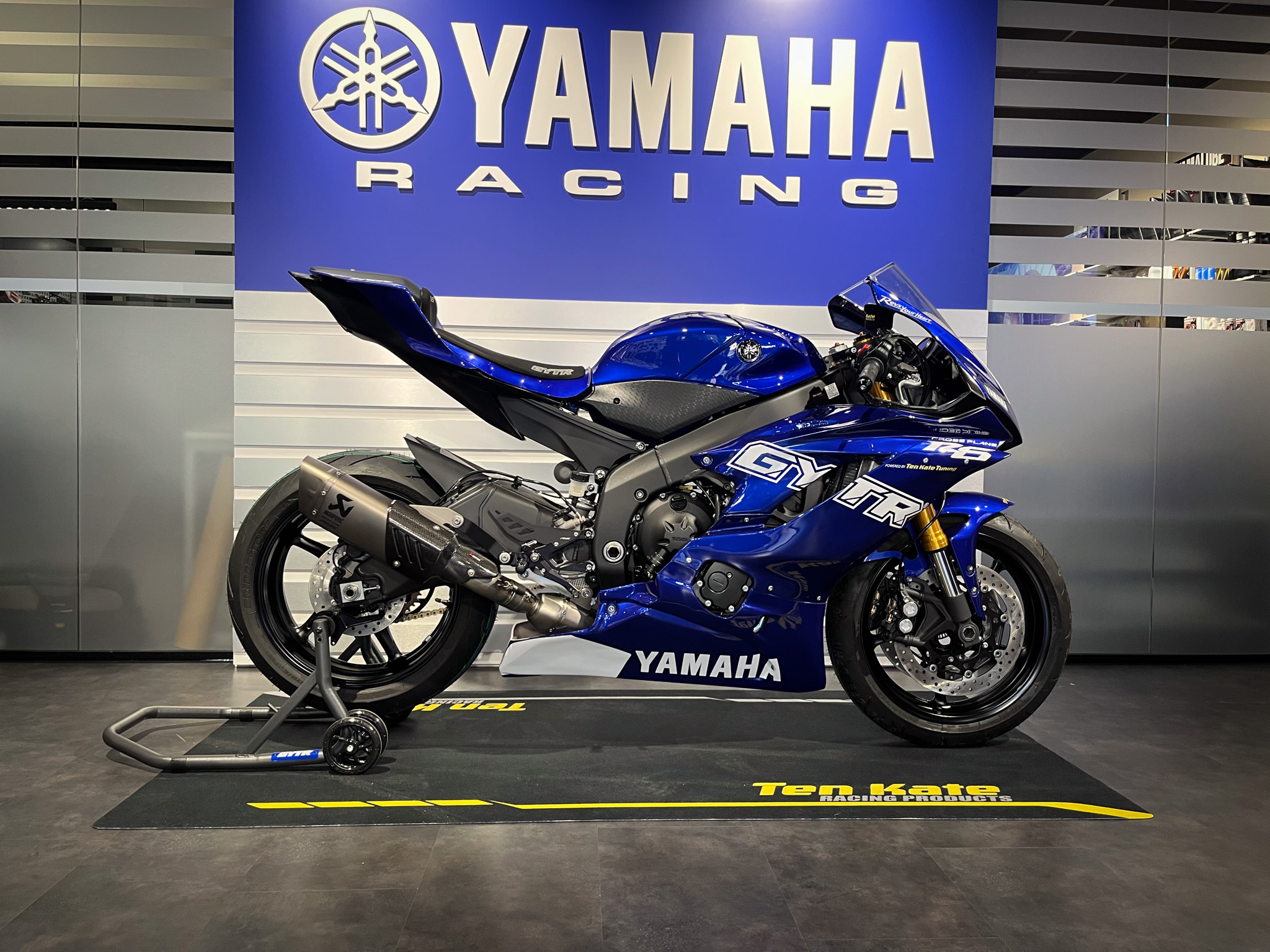 Crossplane YZF-R6 Horizontal-16
