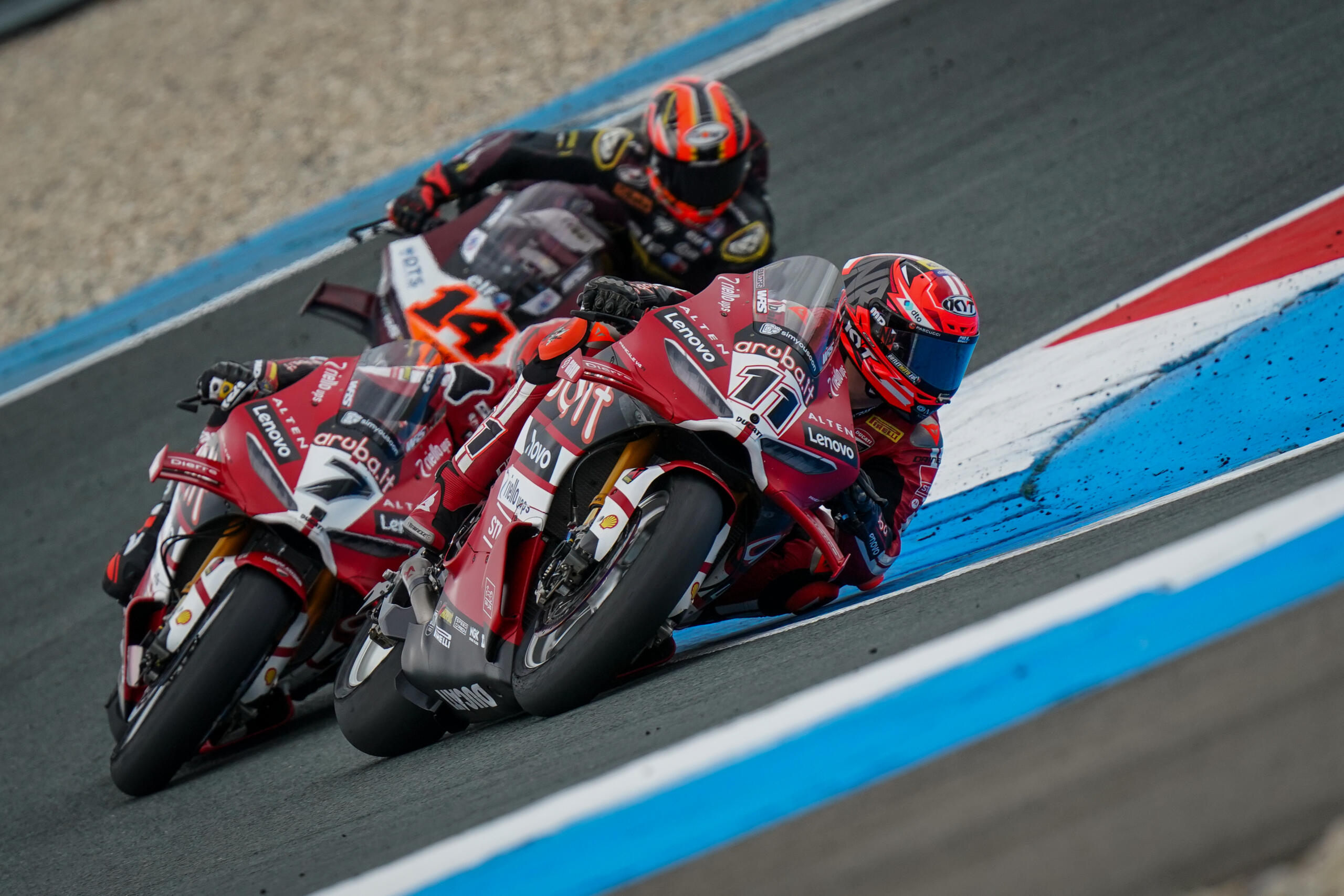 Bulega blijft ongeslagen, wint in Assen ook WorldBK Race 2 en evenaart record met 13e zege op rij