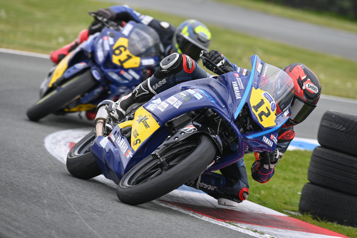 Yamaha R125 Cup powered by KicXstart | Quinn de Joode opnieuw de sterkste op TT Junior Track Assen
