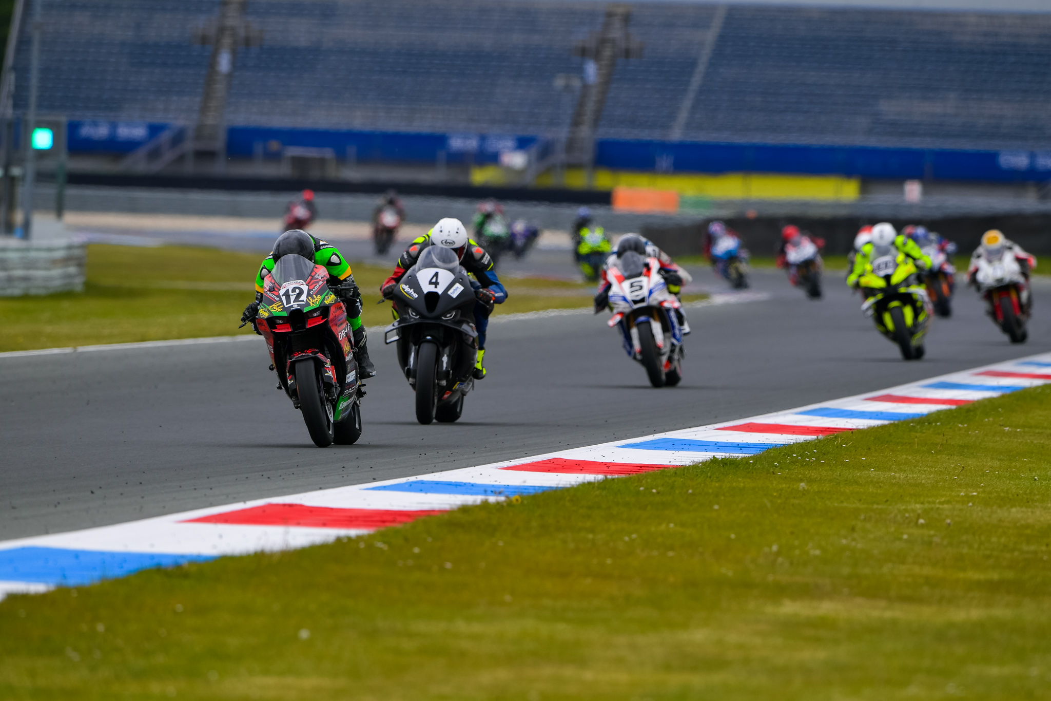 Veldhuis, De Boer, Gortz en Boerboom winnen in Assen tijdens derde ronde IDC-seizoen