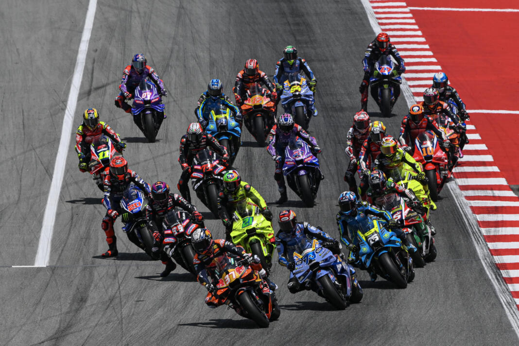 De eerste van drie MotoGP-starts in Catalonië | foto© MotoG