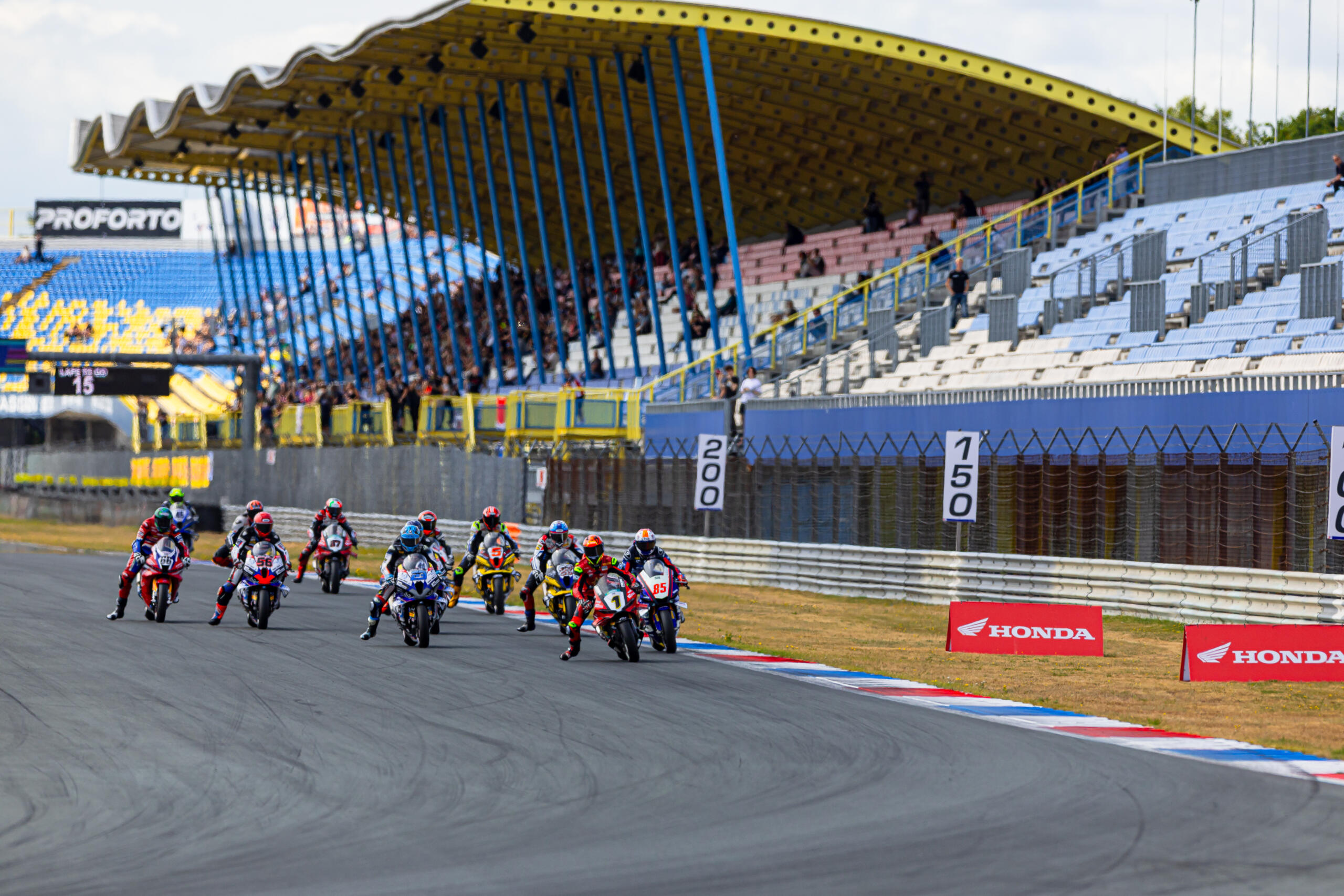 Onvrede in Euro Moto: Startveldenkrimp door Hoge Paddock Kosten