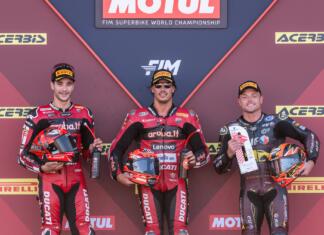 Bulega ongenaakbaar na herstart in WorldSBK Race 1 op Magny-Cours worldsbk-race1-podium-magny-cours