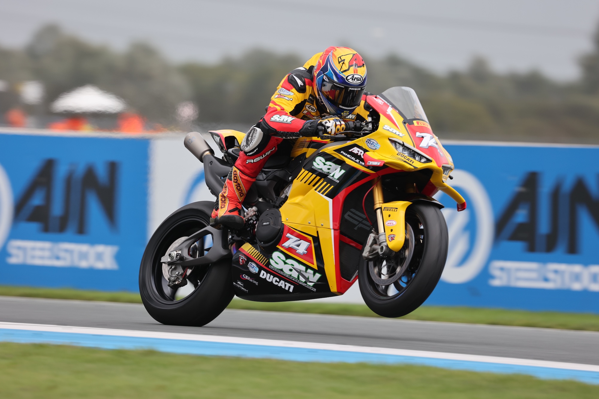 Jaimie van Sikkelerus pakt dubbele thuiszege met nieuwe Ducati in Assen