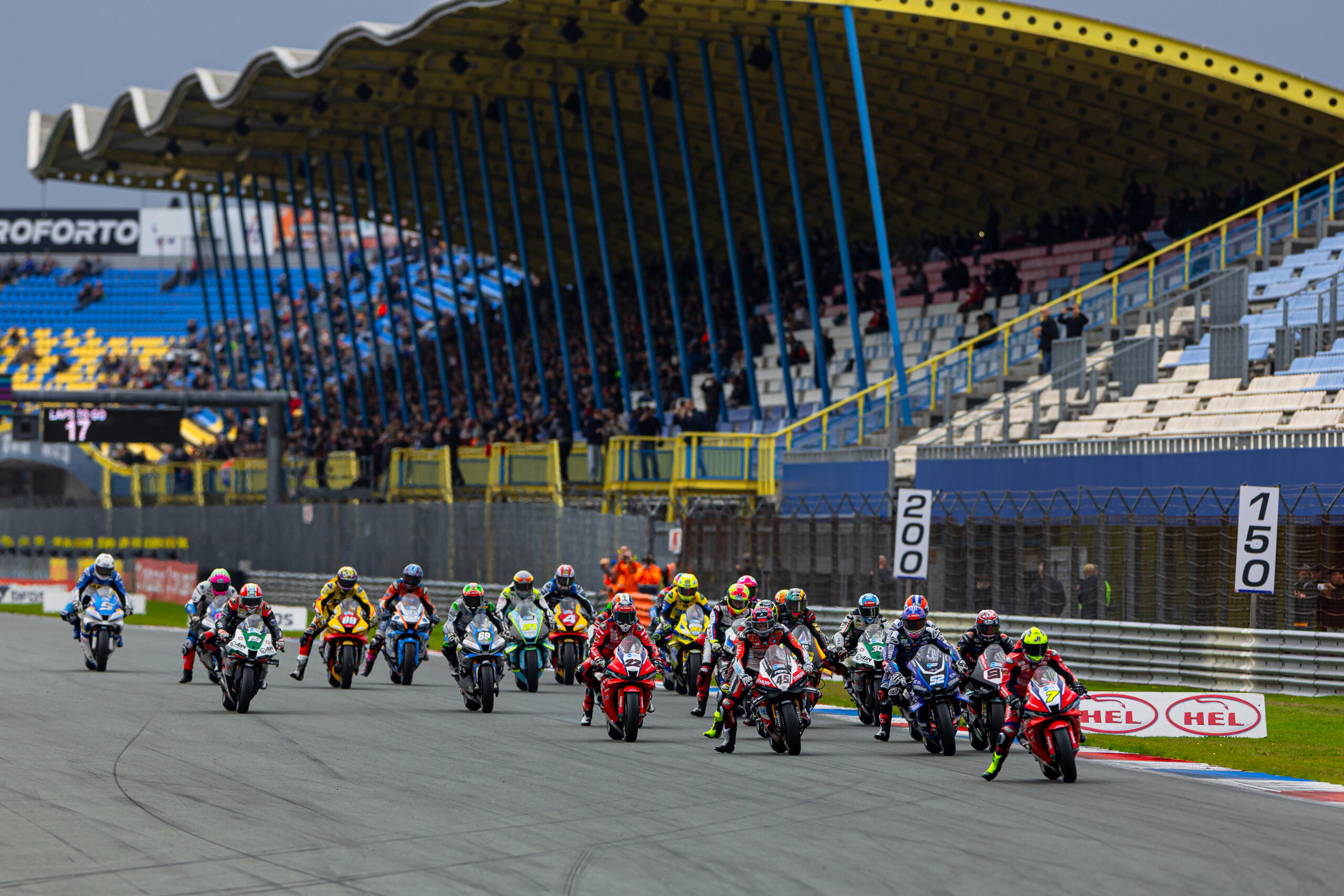 Redding wint voor Ryde en Haslam in eerste British Superbike race in Assen