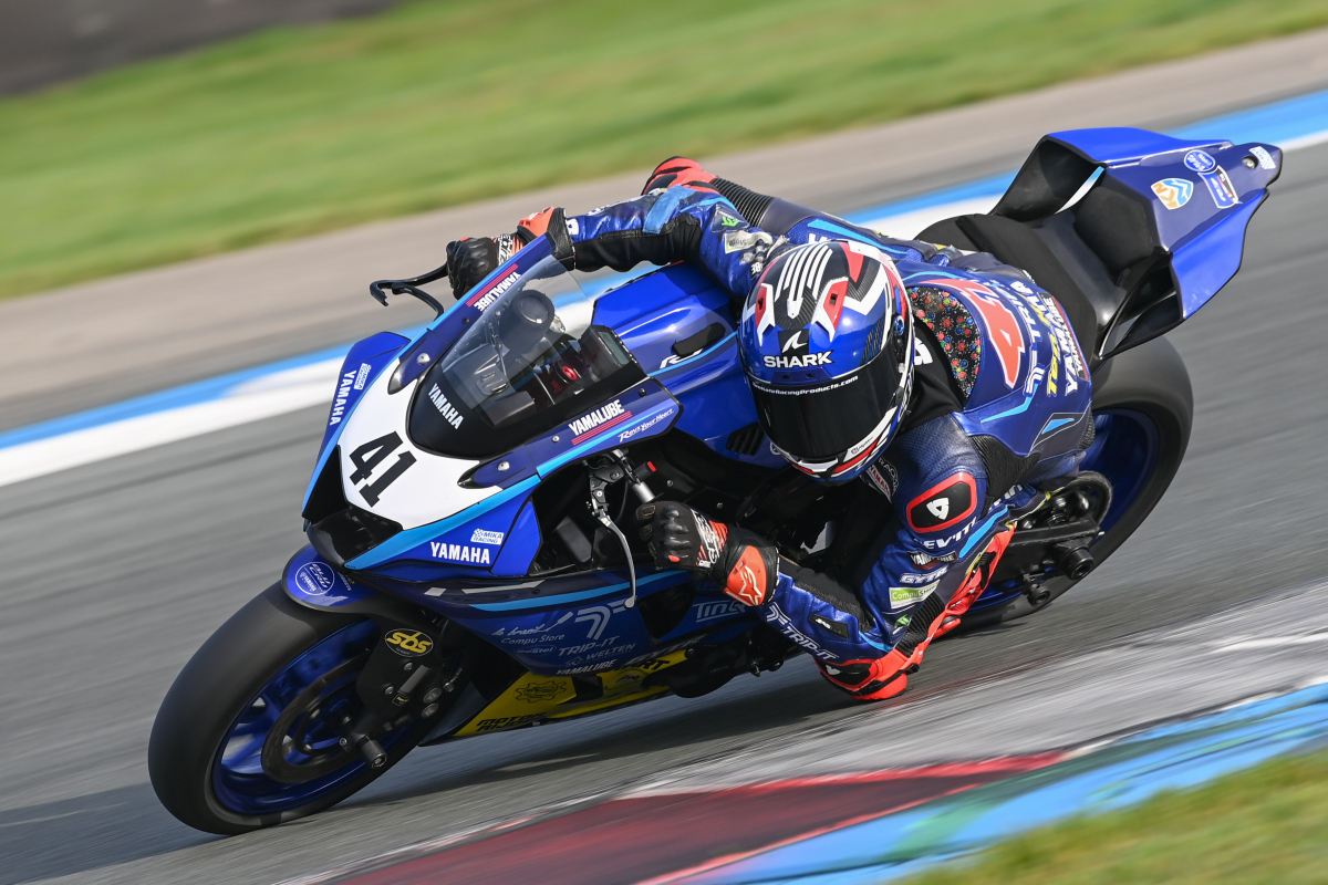 Yamaha R3 en R7 Cup powered by KicXstart | Mégard, Tiemens en Van der Bie sluiten seizoen af met win