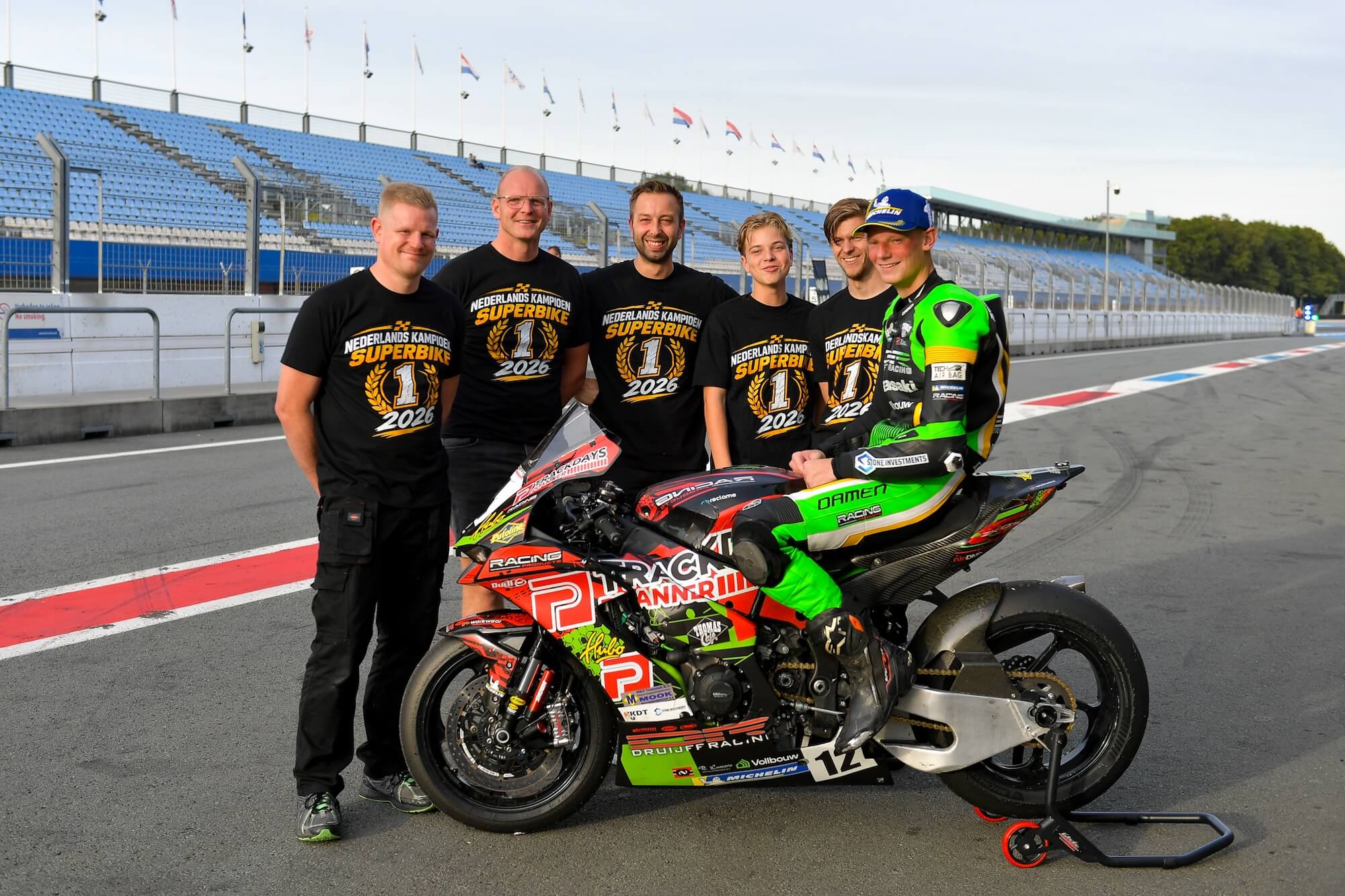 Geslaagde IDC seizoensfinale op zonnig TT Circuit Assen levert fraaie kampioenen op